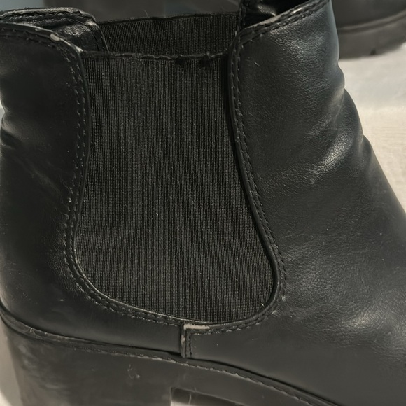 Size 9, new Steve Madden booties - Picture 5 of 14